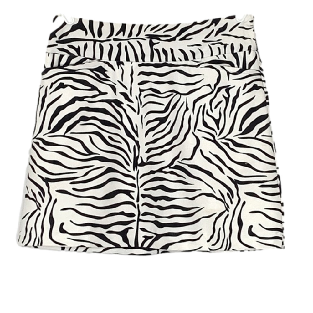 TAIL Golf/Tennis Skort, Size 2, Black & White Leopard Print.